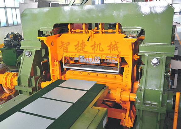 產(chǎn)品名稱(chēng)：金屬薄板高速橫剪機(jī)（飛剪機(jī)）
